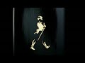 Johnnie Walker lança Black Label com a marca do Striding Man em ouro para comemoração dos 100 anos