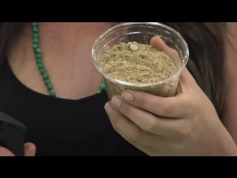 How to Make Flaxmeal Out of Flaxseeds : Healthy Drinks & Foods