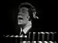 Renny Ottolina presenta a Tom Jones