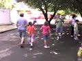 eu vinha andando pra minha irma me filma ai eu virei o gidao com tudo e me estrebefei!!