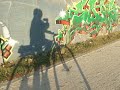 Bicyklem w graffiti