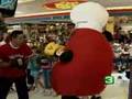 videos de Jelly Belly Mascot Gets Boxing Lesson After Attack
