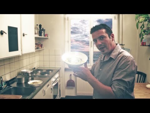Rohschinken - Rezept für Tortellini mit Rahm, Rohschinken und Parmesan. http://www.facebook.com/faebu.chuchichaeschtli http://www.facebook.com/craig.medialabs http://www.c...