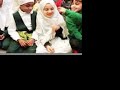 الإسلام هو أحد أسرع الأديان نمواً في الولايات المتحدة اليوماستناداً إلى عملية مسح حديثة، هناك 1209 مساجد في الولايات المتحدة، بُني أكثر من نصفها خلال السنوات العشرين الماضية. تتراوح نسبة الذين تحولوا إلى الديانة الإسلامية من بين المسلمين الأميركيين ما بين 17 و30 بالمئة.تحتل الأسرة موقعاً مركزياً في كل من الحياة الأميركية التقليدية كما في حياة المسلمين الذين هاجروا حديثا إلى الولايات المتحدة بصورة عامة. وكما يصف ذلك المهندس شاهد أمان الله، الذي يسكن في مدينة سان فرانسيسكو بولاية كاليفورنيا، 