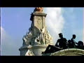 buckingham palace plonker full 9 minute video.the ministry of defence is doing a full investigation. shocking behavior by one of the queen's sentry guards in front of buckingham palace.made news on sept 28,2007 in england.