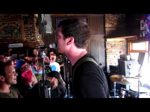 dopamines - The Dopamines playing a mystery set at the Fest 11. Sorry about the bad audio. Filmed by Robert Mroczkowski.