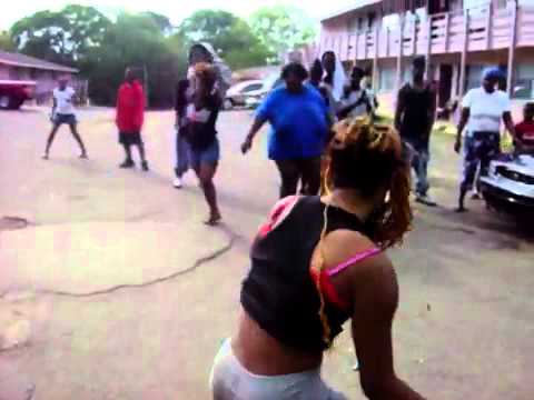 A Ghetto Fight In The Hood!!!!!!!