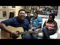 Anderson Freire canta trechos de sucessos