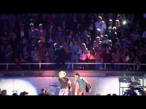 Jason Aldean and Luke Bryan sing to a drunk fan