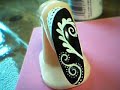 Nail art black and white