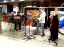 song/chanson: ya sa pichou - (robert charlebois)
by/interpr�t�e par: malin plaisir

place du march�
december 27, 2005

piano & back vocal: jean-pierre cournoyer
guitar & lead vocal: jacques beaulieu
violon & back vocal: genevi�ve gauthier


live in sorel-tracy, quebec december 27, 2005
lancement de la bi�re malin plaisir