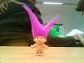 la historia de un elfo q tenia el pelo morado
