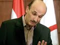 كلمات اغنية باب الحارة 2 يا اهل المــــــــــــروة والعزة و الكرامــــــــــةوالطيبة والنـــــــــخوة و الشرف و الشهامــة ننسى الايام الصعبــة والمحبة نلم جراحنــا والدنيا بتضحك لـــمــا نضحك و نزين افراحنا ورد ومحرونة منجي احلى الهرسانــــــي زينة الحارة فرجــــــة للياسمين الشامـي*****************النذل بيزرع همـة بيحصد شر الندالـــةوالعز بيرجع للي عندو حكمــــــة واصالــــةواللي بيحلف يميـــــن كذب يا ويلو من اللــهّّ = = = = = = = =الله الله اللـــــــــــــــــه الله الله اللــــــــــــــه = = = = = =***************** يللي بدو يتحــــــــــدى هي الحارة بتـــــأدبفي مين بيحمي النــار بالحق يصون ويتحدىعنا نــــــــاس ازقردية بالصبر بيتــــــــــــحلوابس العوايليــــــــــــــة رح ينهالوا وينذلـــــــــووالخايـــــــن يا ويل ويلـــــــو يا ويلو من الله = = = = = = = = الله الله اللـــــــــــــــــه الله الله اللــــــــــــــه