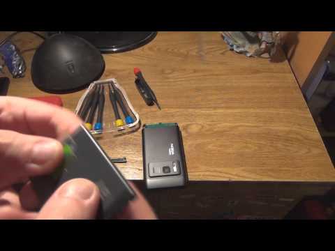 how to remove the battery from a nokia n8