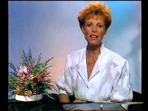 haeyer - Brt-omroepster Riet d'Haeyer kondigt een jeugdfilm aan. Opnamedatum: 29 december 1987 Bron: Betamax.
