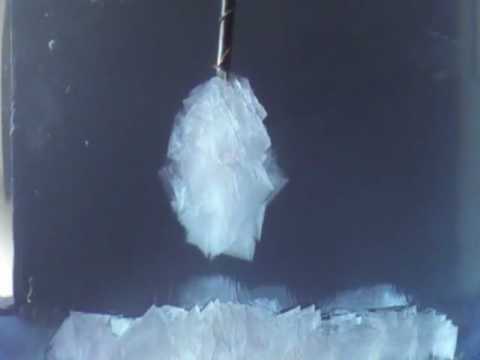 cristallizzazione; - Sequenza accelerata della cristallizzazione dell'allume (o cristallo) di rocca (solfato di alluminio e potassio dodecaidrato - KAl(SO4)2·12H2O) - Il fenomeno...