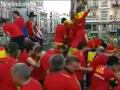 Ngoi Sao - Gerard Pique nho nuoc bot trong le an mung.avi