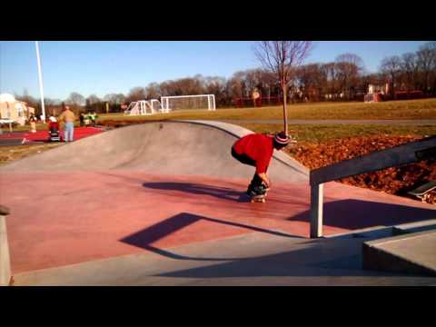 Hingham - Derek taylor , eric eramo and pj boudreau getting gnarly at hingham mass skate park. Color grade was a failure. Thumbs up if you like! Sub and comment! hmc 1...