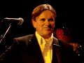 chris difford sur la sc�ne de l'ahambra de paris le 6 avril 2008 accompagn� par boo hewerdine en premi�re partie de jools holland