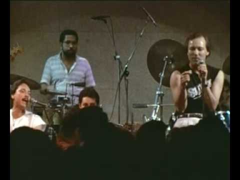 blades - Rubén Blades nació en Panamá un 16 de Julio de 1948 en un hogar compuesto por una familia muy humilde. Desde muy pequeño se inclino por el canto ya que siend...