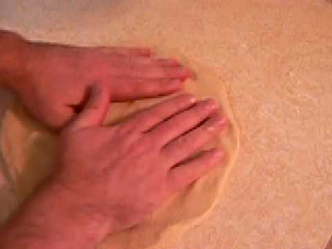 Making pizza dough