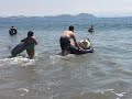 Matt helping Mami to love Surfing