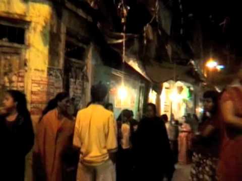 sonagachi - Born into Brothels, by Ross Kauffman and Zana Briski, is the winner of the 77th annual Academy Award for Best Documentary Feature. A tribute to the resilienc...