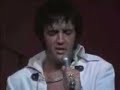 Elvis \"canta\" \
