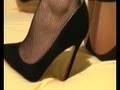 pumps negro terciopelo y sandalias negro charol