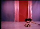 Pin-up dando vueltas sobre su cabeza