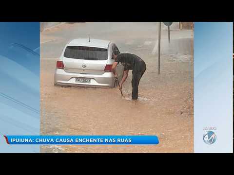 Chuva causa enchente em Ipuiuna