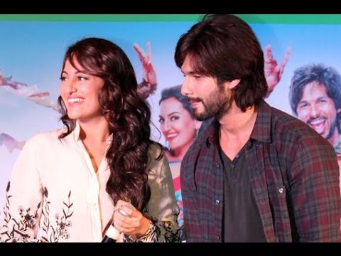 Shahid Kapoor & Sonakshi Sinha promoting 'R...Rajkumar' at a mall in Mumbai