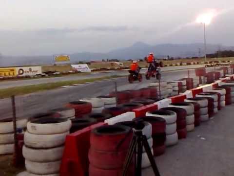 sxs 1 - Οι Stunt X-treme Show (SXS) στο Auto-Moto Show Weekend 2010 στην πίστα kart στα Carrefour της Λάρισας. 29/5/2010.