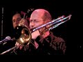 en hd ici:
http://www.dailymotion.com/gillesmarceaux/video/x62p86_lorchestre-national-de-jazz-plays-l_music
l'orchestre national de jazz interpr�tait led zeppelin (black dog, the rain song, kashmir, four sticks) � l'occasion du concert anniversaire de l'umj (union des musiciens de jazz) le 28 janvier 2007 au new morning. 

d'apr�s culture jazz
http://culturejazz2.free.fr/spip.php?article257
