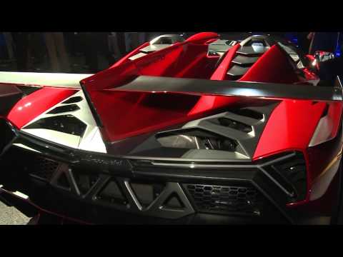 Lamborghini Veneno Roadster en un portaviones
