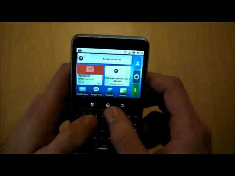Motorola Flipout: Drehbares Quadrat-Handy im Test