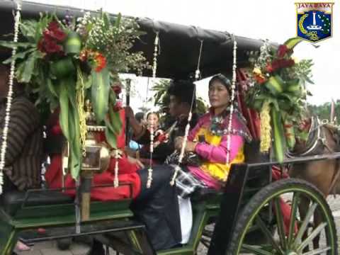 des - 08 Desember 2013 Gubernur Provinsi DKI Jakarta Jokowi & Wakil Gubernur Provinsi DKI Jakarta Basuki T. Purnama Melepas Kirab Budaya