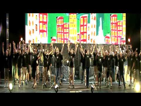Brad Paisley's Crew Dancing