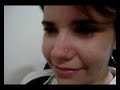 Colocando um piercing no nariz...