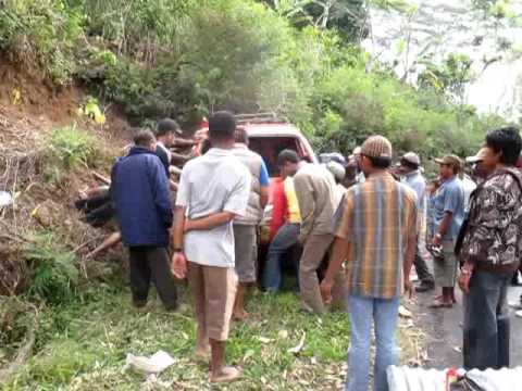Bajawa-Ruteng : The Bemo Rescue