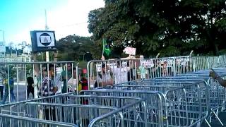 VIDEO: Governo de Minas cumpre o acordo e monta barreira física na Avenida Abraão Caram