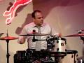 videos de The groom plays the drums
