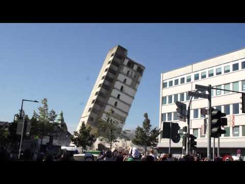 Recklinghausen - Sprengung des Turms um 10:31 Uhr.