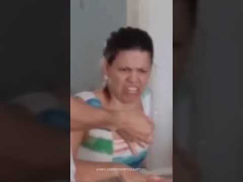 Patyczek do uszu i bardzo mocny żart