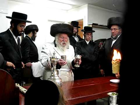 Zlotchov Rebbe making Havdalah