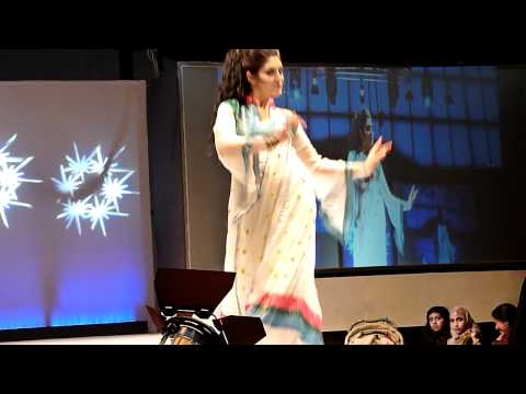 Latest Mehndi Dance 2011