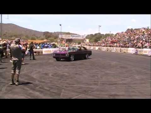 blojow - New grand champion Joe Lore was grinning, too, yesterday afternoon as he accepted the accolade before smoking it up in his deep purple 1971 Ford Falcon XY. T...