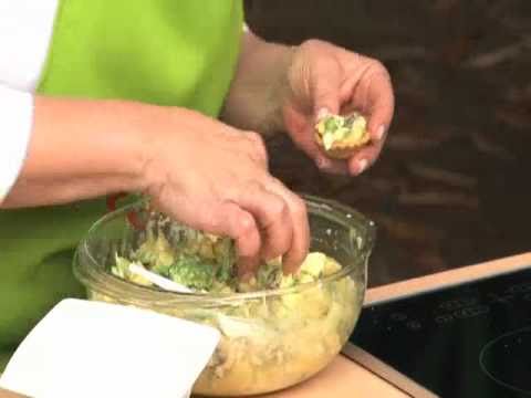 Para acompañar tu cena: aprende a preparar tres ensaladas navideñas