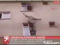 رجل ينجو من حريق بإعجوبة-------- سقط من مبنى مات عاش حريق حادث كارثة أكل هوا بطيخ عرب مصر السعودية الاردن فلسطين لبنان  فضيحة ضرب مشكلة طوشة ضرب العراق اليمن المغرب السودان