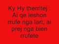 Ne historine tone te neperkembur, shfarosur dhe transformuar, ne kemi arritur te ruajme ate qe eshte me e vyer: Gjuhen tone. Prej saj marrim informacionet prej nga vime, pse quhemi keshtu, dhe cilat jane simbolet tona. E pra ne e dime mire se simbolet tona jane te lashta, ato jane te lidhura me nje besim te lashte, me Hyjnine tone te moçme Zeusin. Ne perkrenaren e prijesit shqiptar te shek. 15 gjendet pikerisht simbolet e ketij Hyu: briret e dhise Amaltia qe ushqeu Zeusin